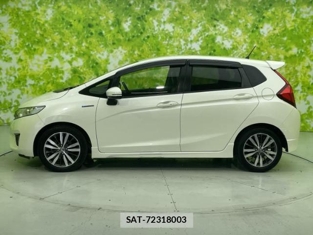 Honda FIT HYBRID 2016-04 8221558-1