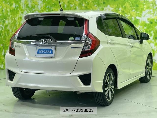 Honda FIT HYBRID 2016-04 8221558-2