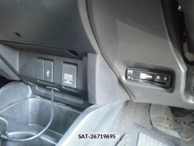 Honda FIT HYBRID 2017-10 8222464-18
