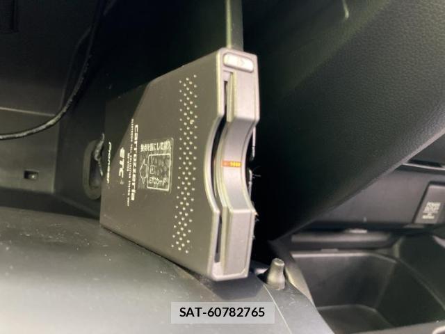 Honda FIT HYBRID 2017-09 8225224-17