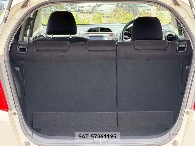 Honda FIT 2013-06 8223384-12