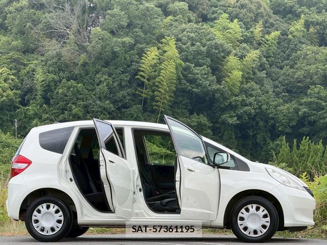 Honda FIT 2013-06 8223384-16