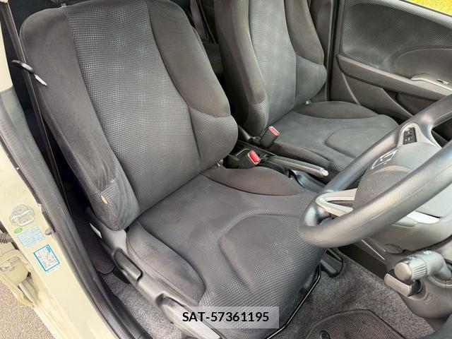 Honda FIT 2013-06 8223384-3