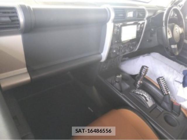 Toyota FJ CRUISER 2015-07 8218871-2