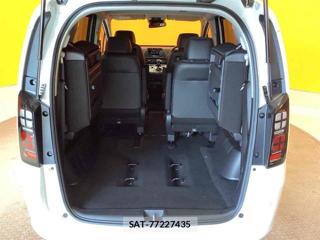 Honda FREED 2026-05 8216208-15
