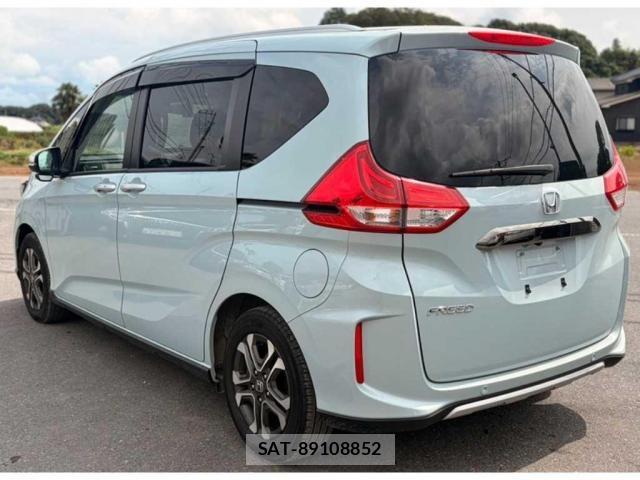 Honda FREED 2023-07 8217755-1