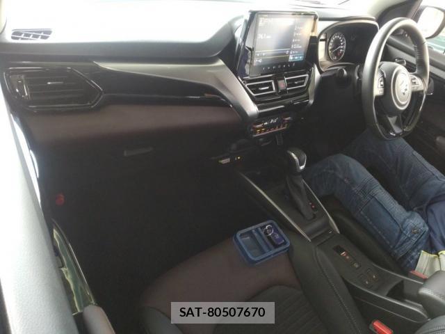 Suzuki Fronx 2025-03 8216459-2