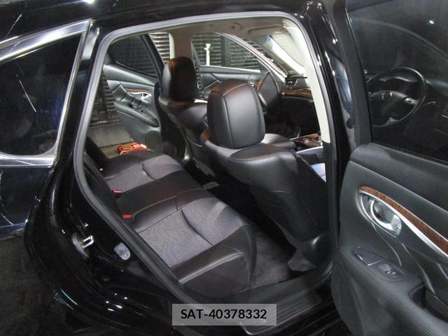 Nissan FUGA 2012-06 8221516-13