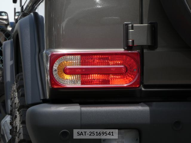 Mercedes Benz G-CLASS 2015-01 8221539-3