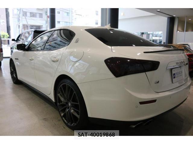 Maserati GHIBLI 2015-12 8223326-11