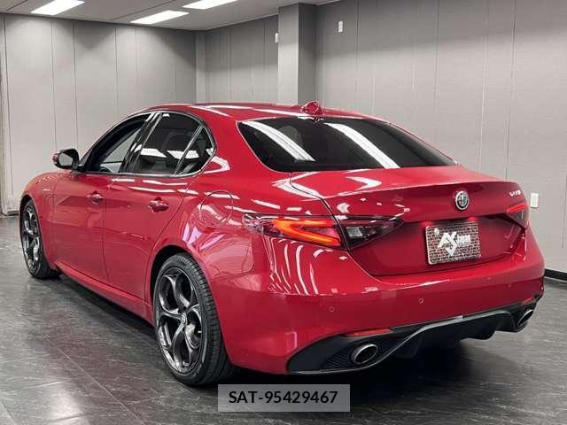 ALFA ROMEO Giulia 2018-07 8225645-19
