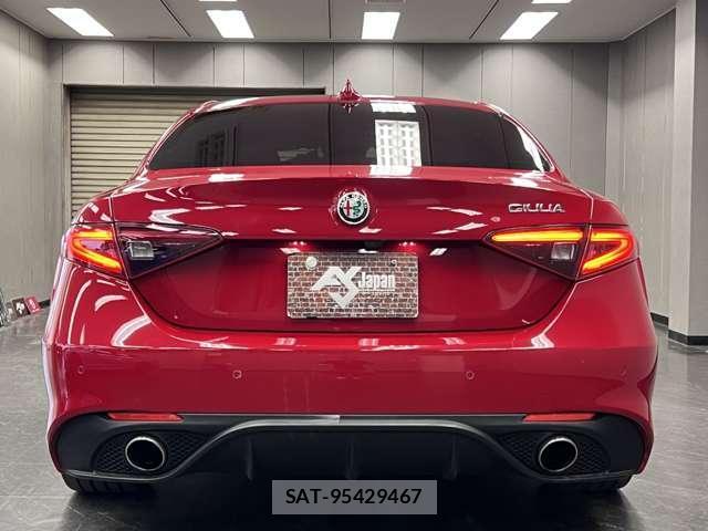 ALFA ROMEO Giulia 2018-07 8225645-7