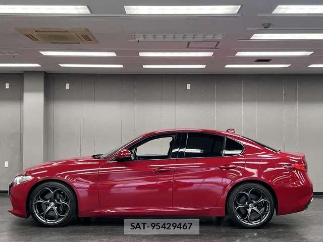 ALFA ROMEO Giulia 2018-07 8225645-8