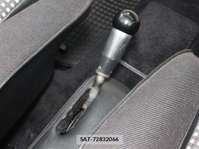 VolksWagen GOLF 1992-04 8220638-17