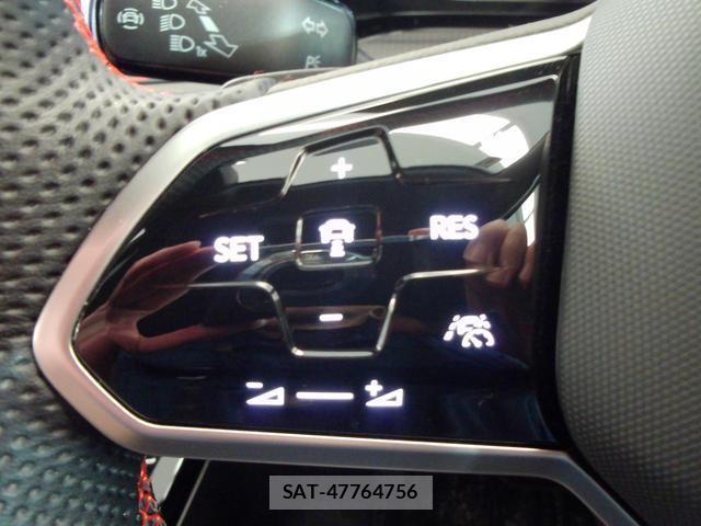 VolksWagen GOLF GTI 2023-08 8218339-7
