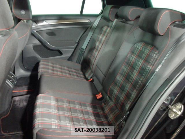 VolksWagen GOLF GTI 2019-02 8218348-19