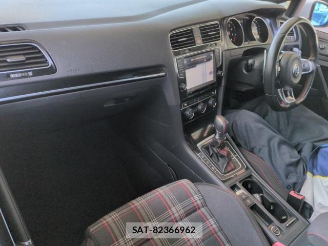 VolksWagen GOLF GTI 2014-03 8218849-2