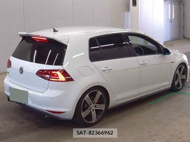 VolksWagen GOLF GTI 2014-03 8218849-4