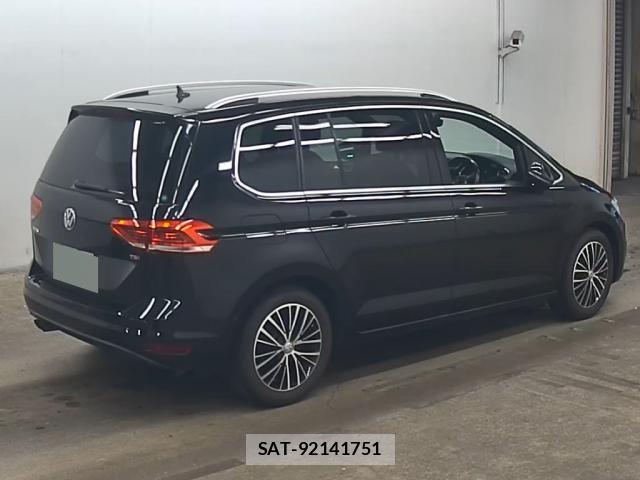 VolksWagen GOLF TOURAN 2017-09 8218975-1