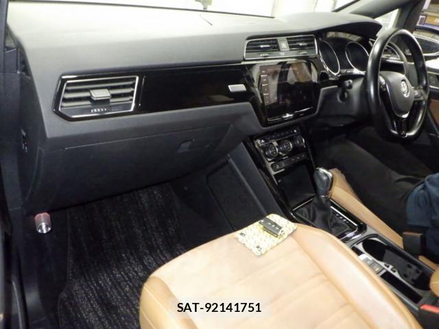 VolksWagen GOLF TOURAN 2017-09 8218975-2