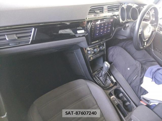 VolksWagen GOLF TOURAN 2018-03 8223499-2
