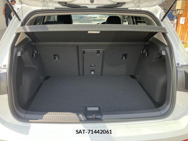 VolksWagen GOLF 2024-03 8216253-5