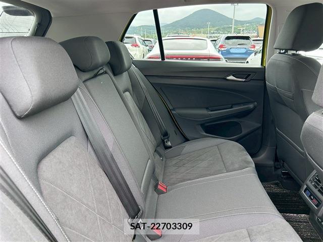 VolksWagen GOLF 2022-02 8216748-14