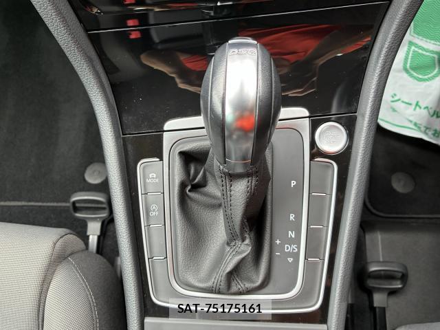 VolksWagen GOLF 2019-07 8217121-15