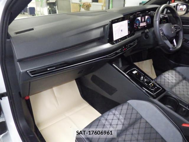 VolksWagen GOLF 2023-08 8218868-2