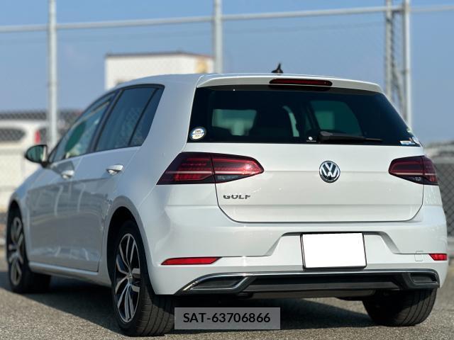 VolksWagen GOLF 2018-09 8220608-1