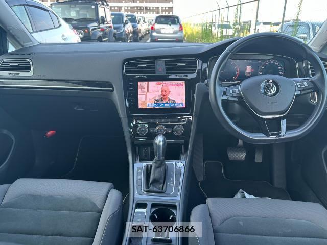VolksWagen GOLF 2018-09 8220608-2