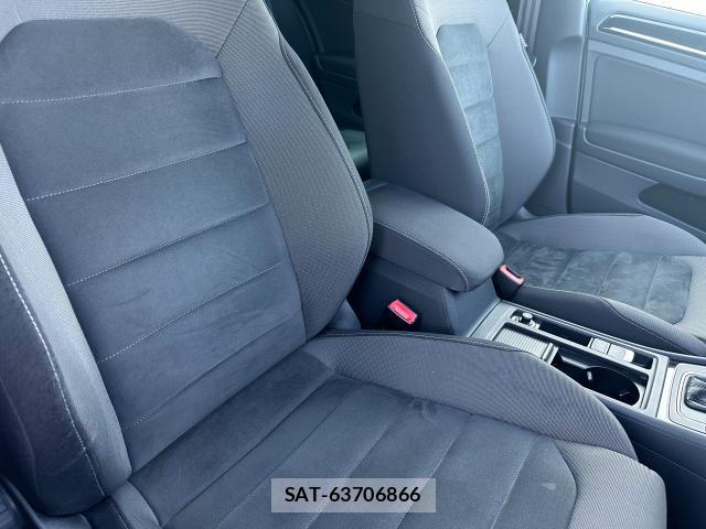 VolksWagen GOLF 2018-09 8220608-5