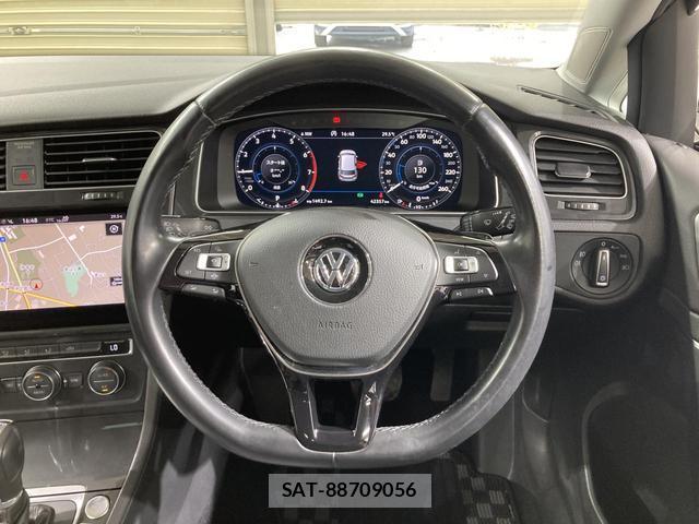 VolksWagen GOLF 2019-08 8222480-3