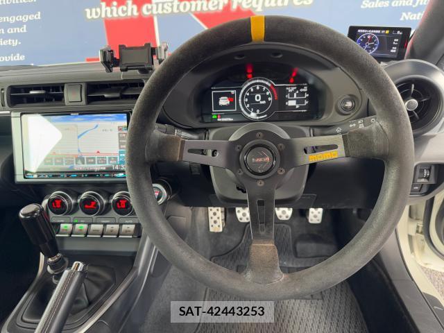 Toyota GR86 2022-10 8220868-11