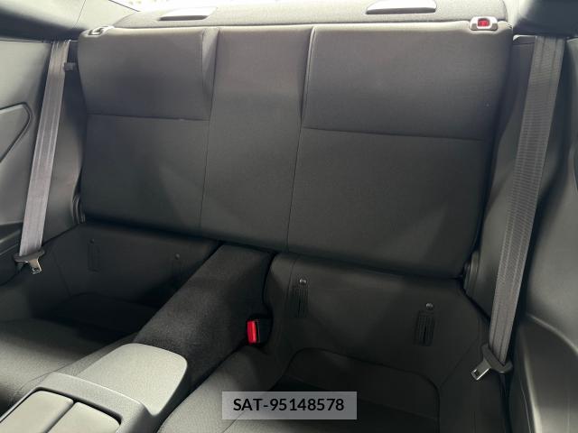 Toyota GR86 2024-09 8220879-12