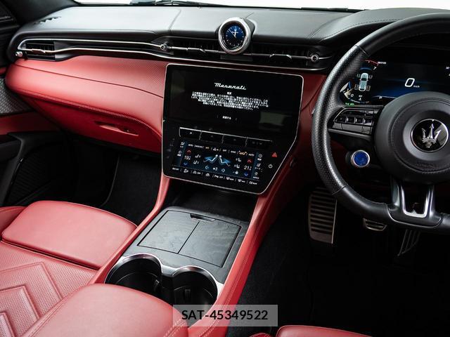 Maserati Grecale 2025-05 8221600-12