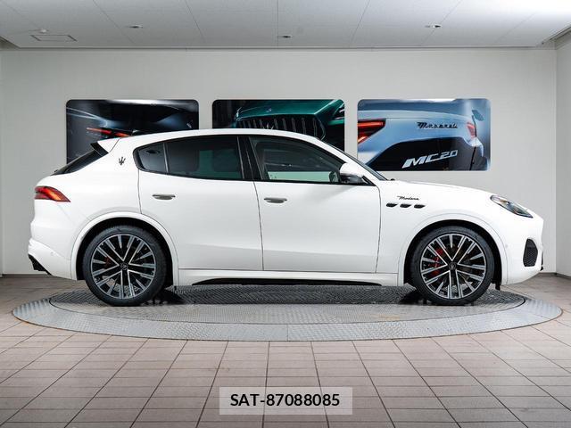 Maserati Grecale 2025-03 8221602-15