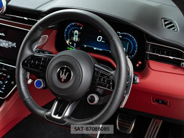Maserati Grecale 2025-03 8221602-8
