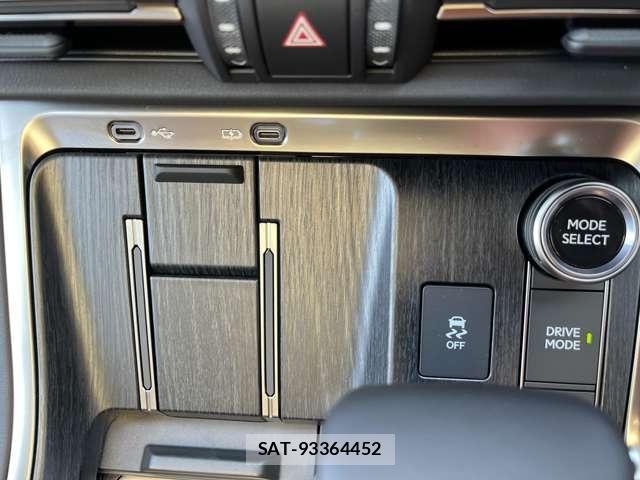 Lexus GX 2025-06 8220653-6