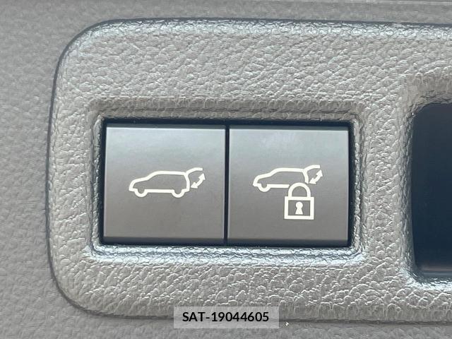 Toyota HARRIER HYBRID 2023-02 8219455-8