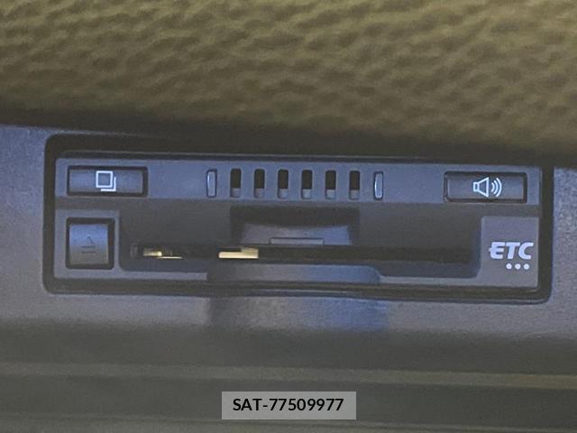 Toyota HARRIER HYBRID 2017-07 8222414-6