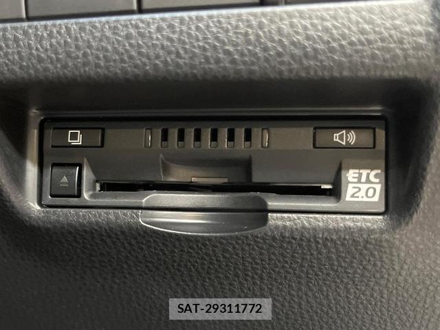 Toyota HARRIER HYBRID 2021-08 8223387-6