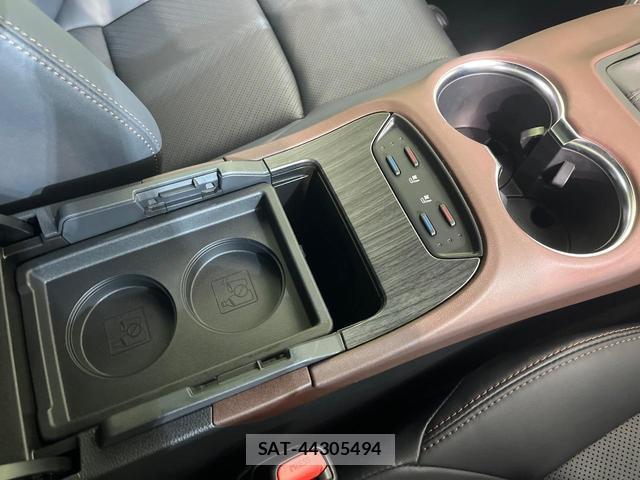 Toyota HARRIER HYBRID 2024-08 8224201-7