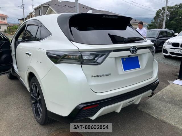 Toyota HARRIER 2017-02 8219805-1