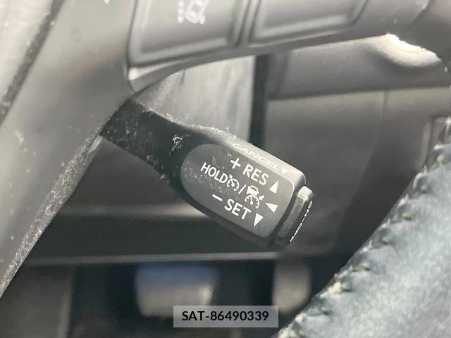 Toyota HARRIER 2018-01 8220115-4