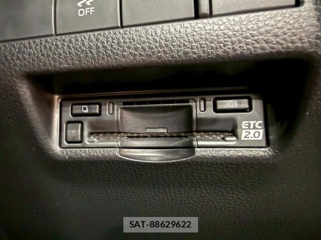 Toyota HARRIER 2023-07 8221074-12