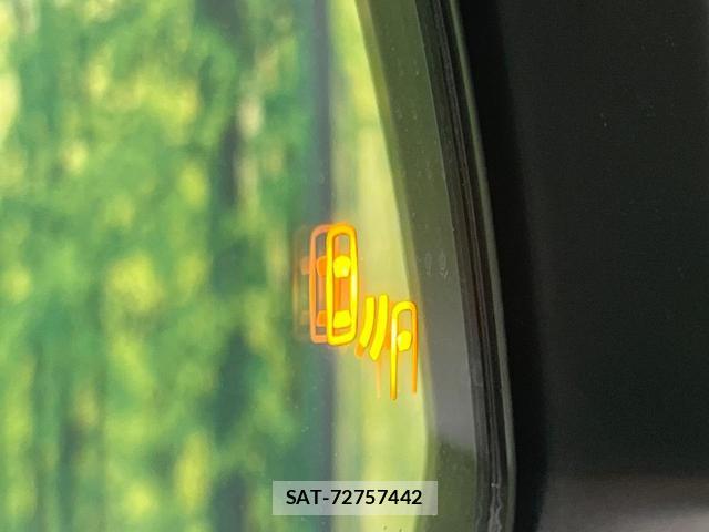 Toyota HARRIER 2020-08 8221379-7