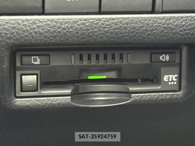 Toyota HARRIER 2022-08 8221625-16