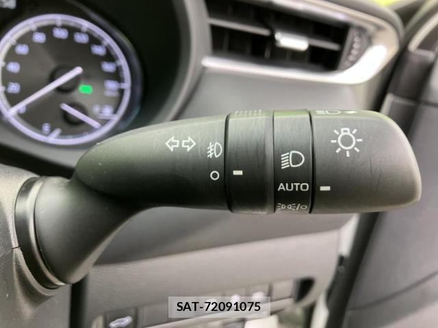 Toyota HARRIER 2022-04 8221819-15