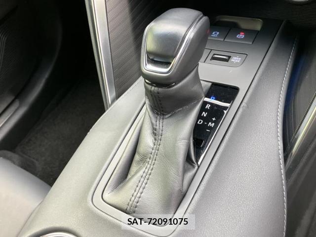Toyota HARRIER 2022-04 8221819-17